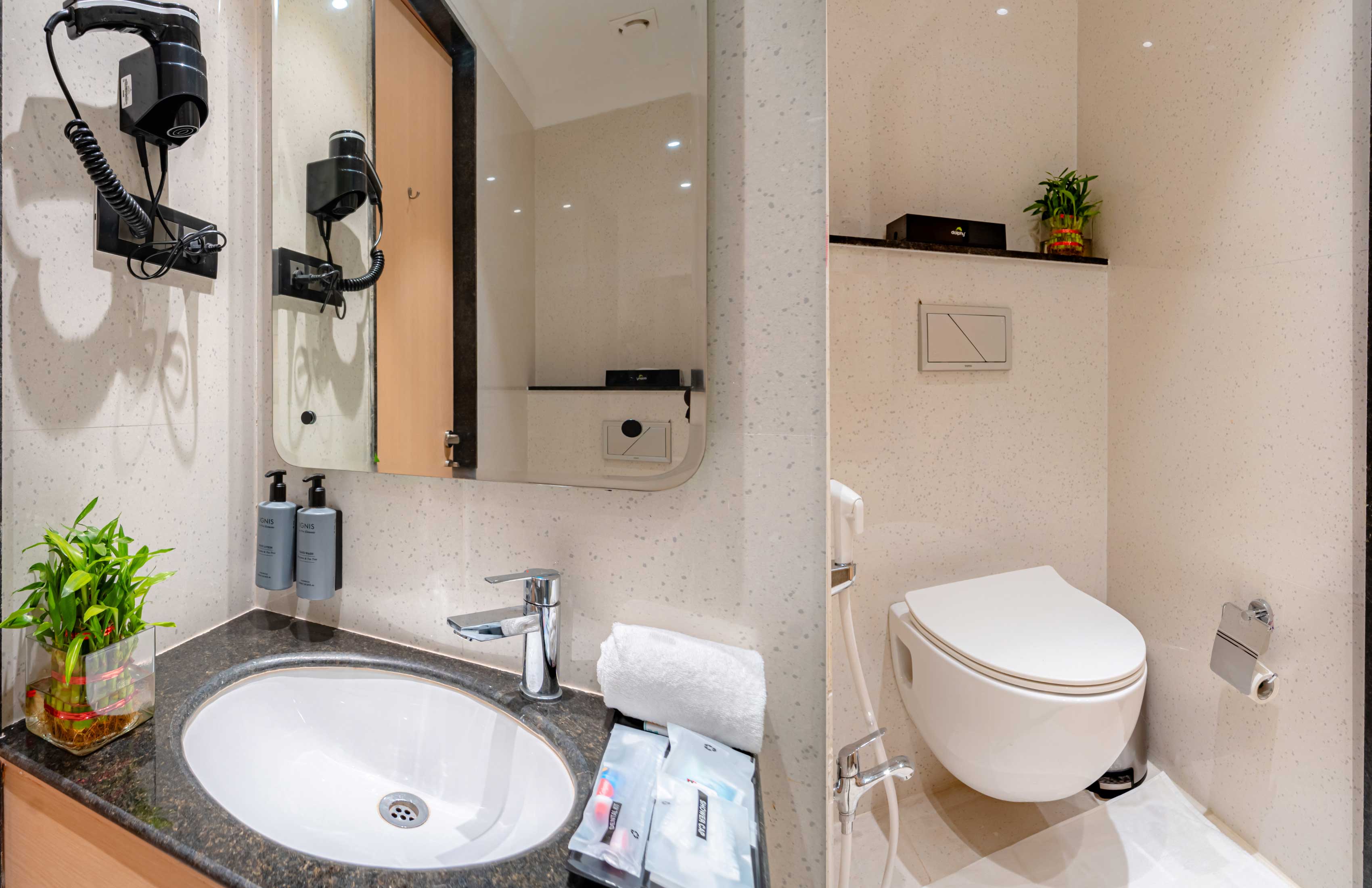 SCARLET Premium Room bathroom