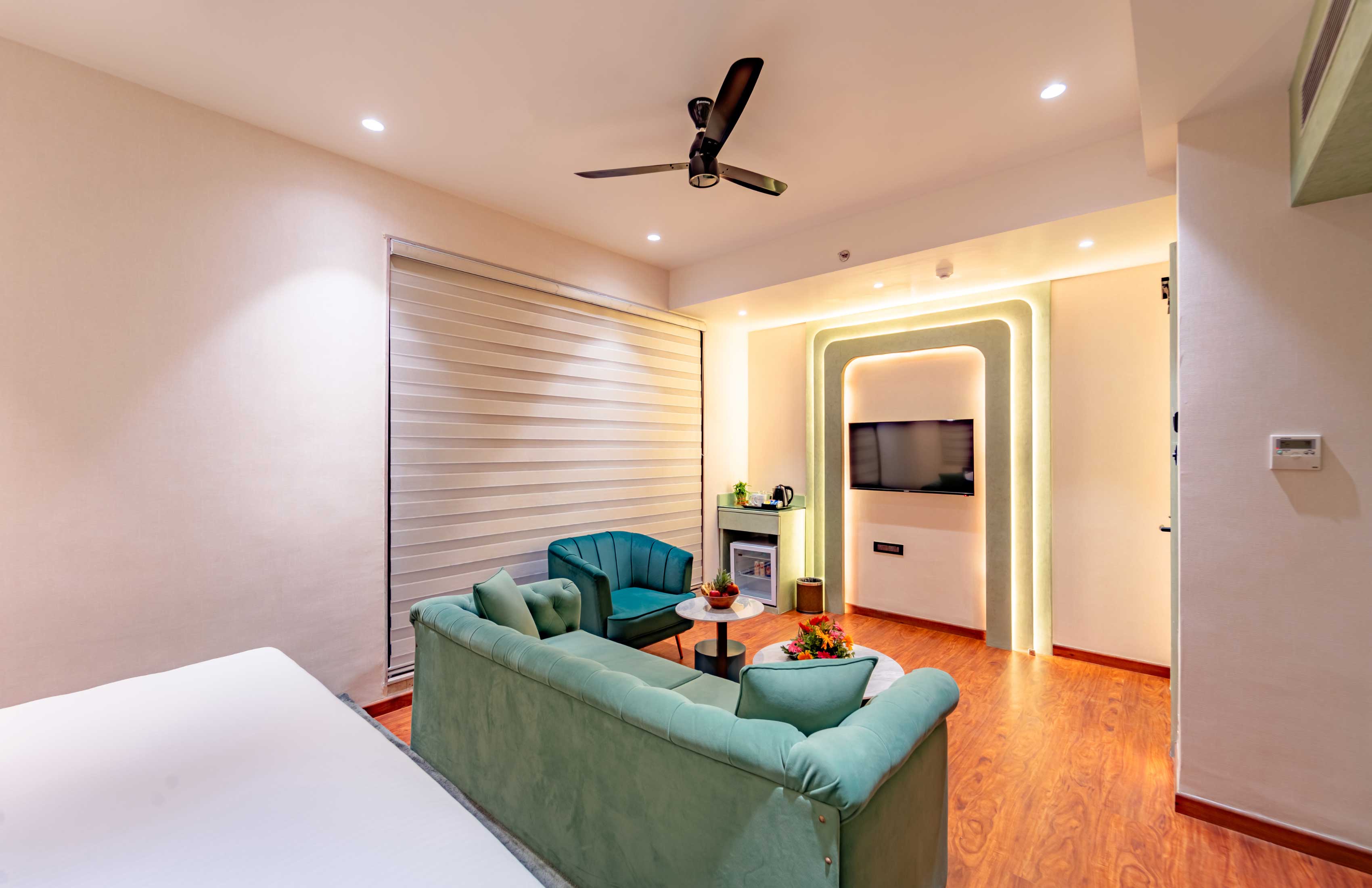 SCARLET Suite bed and TV wall